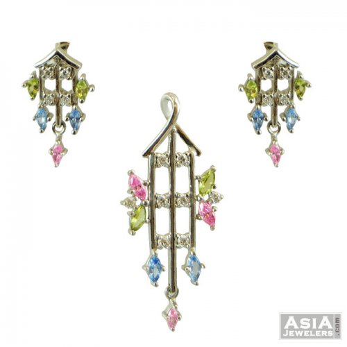 18K Pendant Set With Signity 