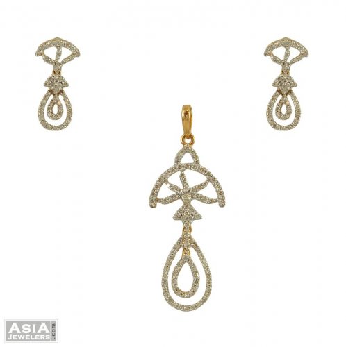 18Kt Diamond Pendant Set 