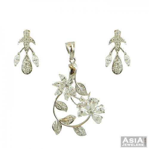 Fancy White Gold Pendant Set 