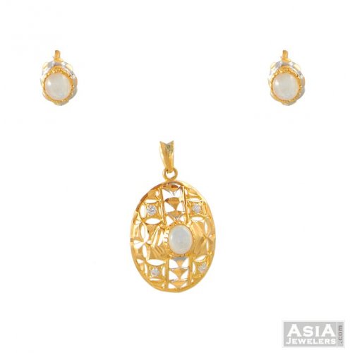 Gold two tone pendant set 