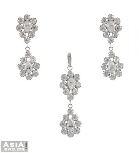 White Gold Pendant and Earrings Set 