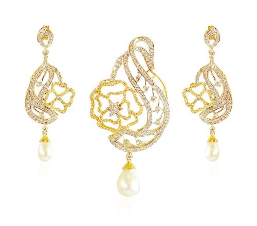 18K Gold Diamond Pendant Set 